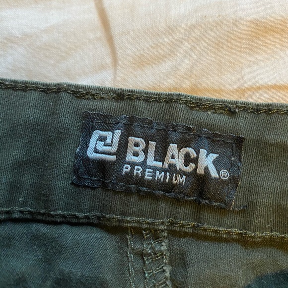 Pants - Picture 5 of 6